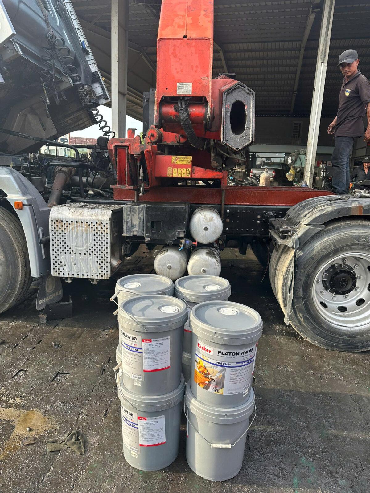 NHỚT THUỶ LỰC KICKER PLATON AW 68